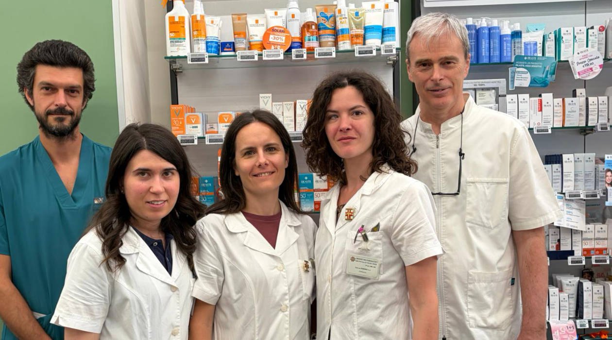 Lo staff della Farmacia Garavana al banco